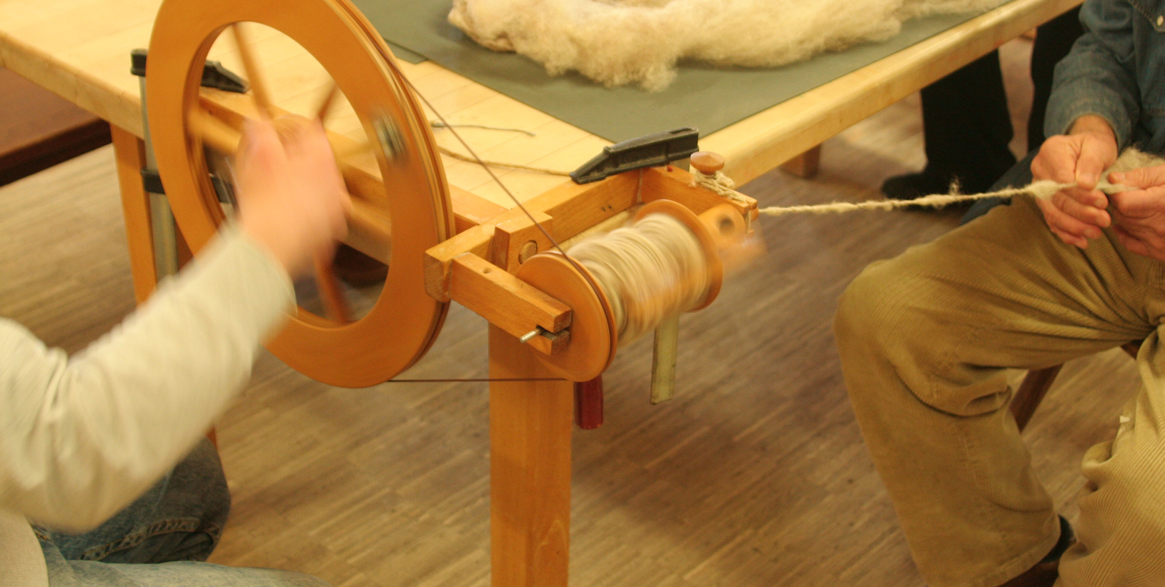 Arbeiten am Spinnrad