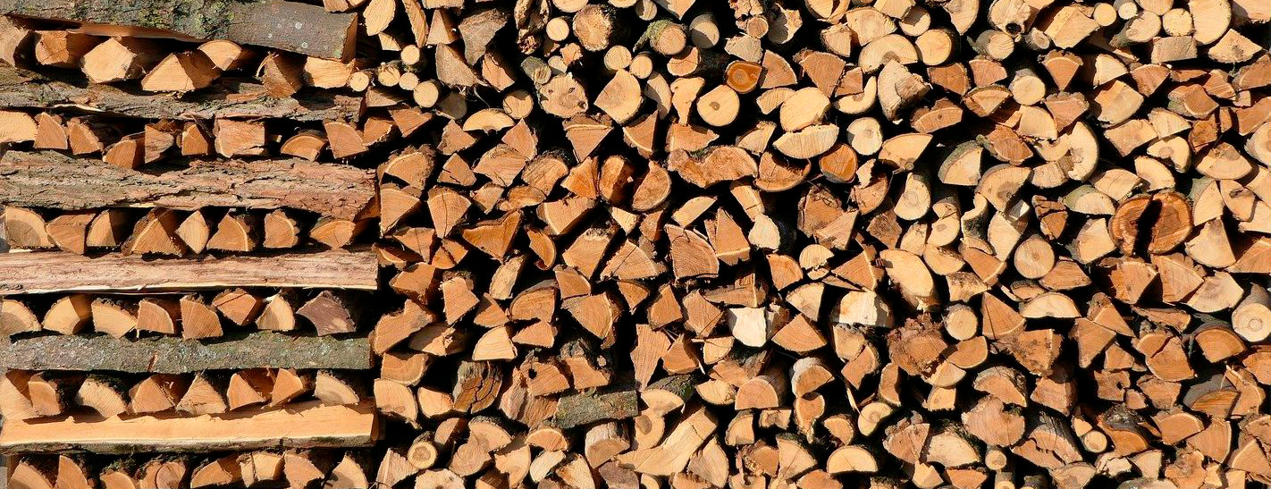 Holzstapel Kaminholz Ster
