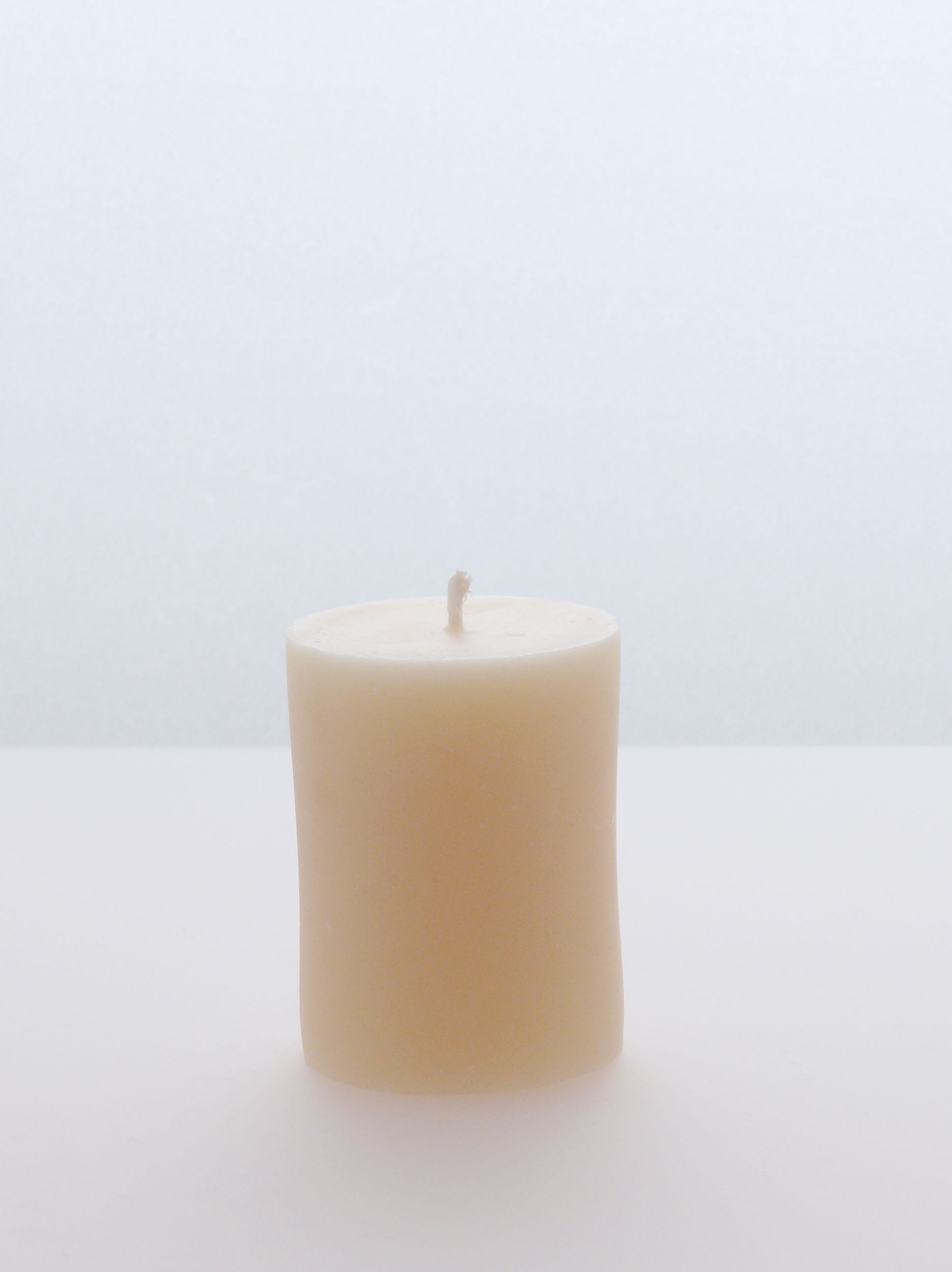 Weiße Stumpenkerze aus Bienenwachs