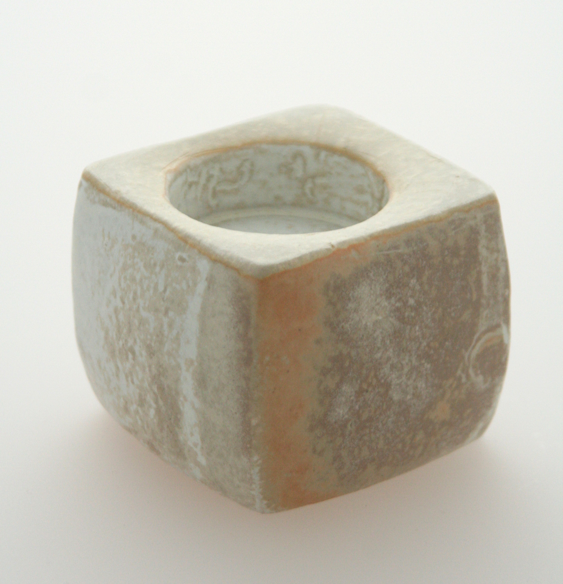 Handgemachter Keramik-Kerzenständer für Teelichte aus Bienenwachs