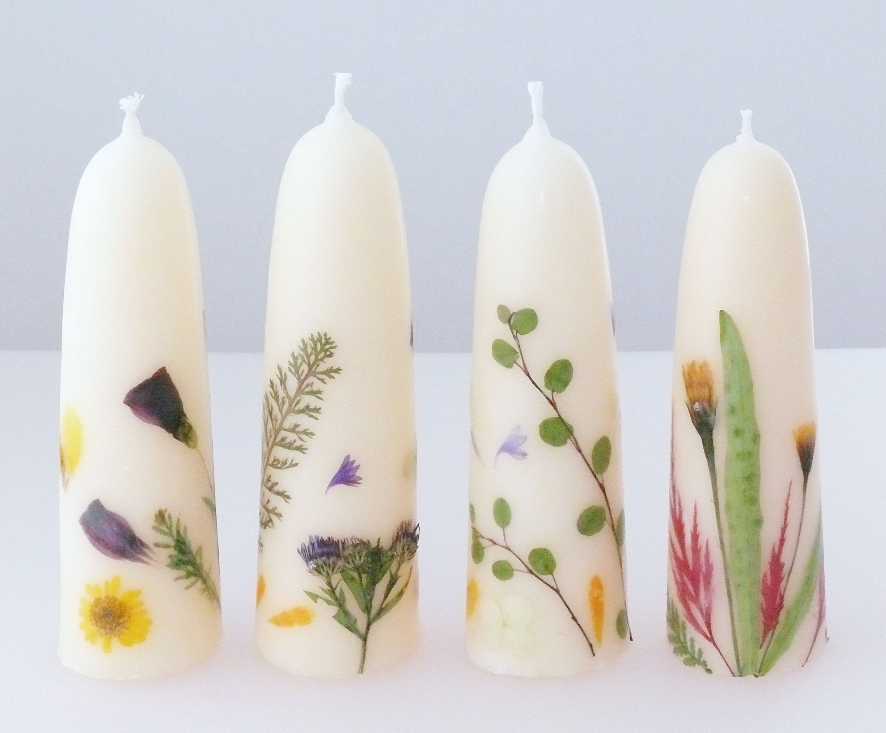 Beispiel Blütenkerze in weiß 4,6 x 14 cm