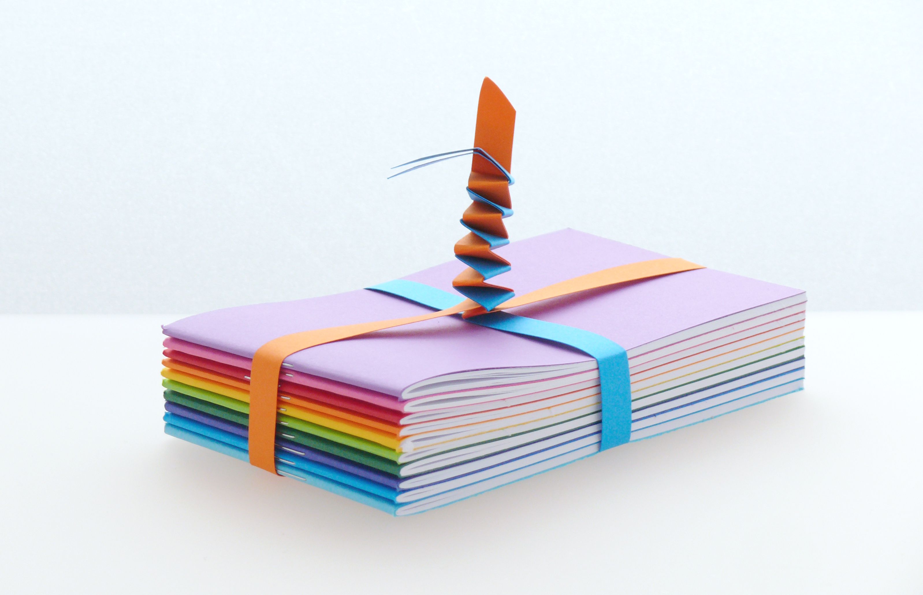 Regenbogenheftchen gebunden