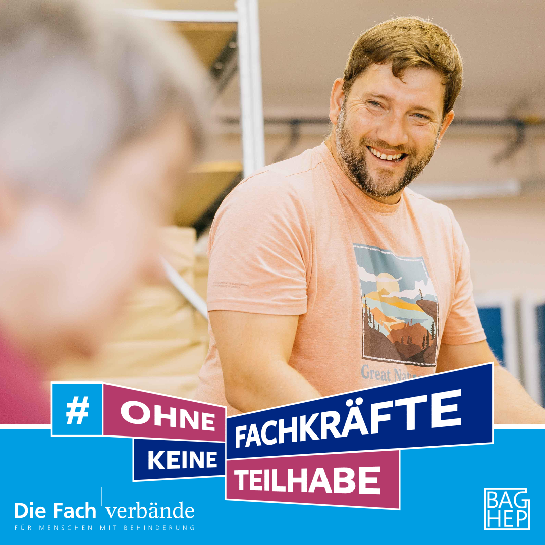Bundesweite Aktionswoche #OhneFachkräfteKeineTeilhabe vom 31. März bis 4. April 2025 Mitarbeiter der Papierwerkstatt