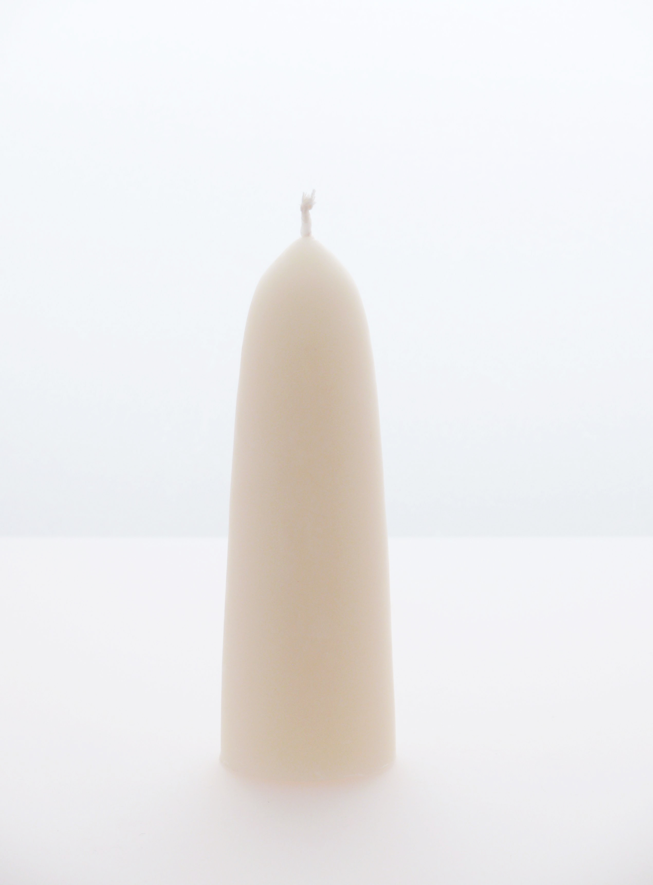Handgezogene weiße Adventskerze aus Bienenwachs