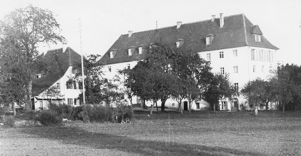 ein schwarweiß Bild des Klostergebäudes von 1960