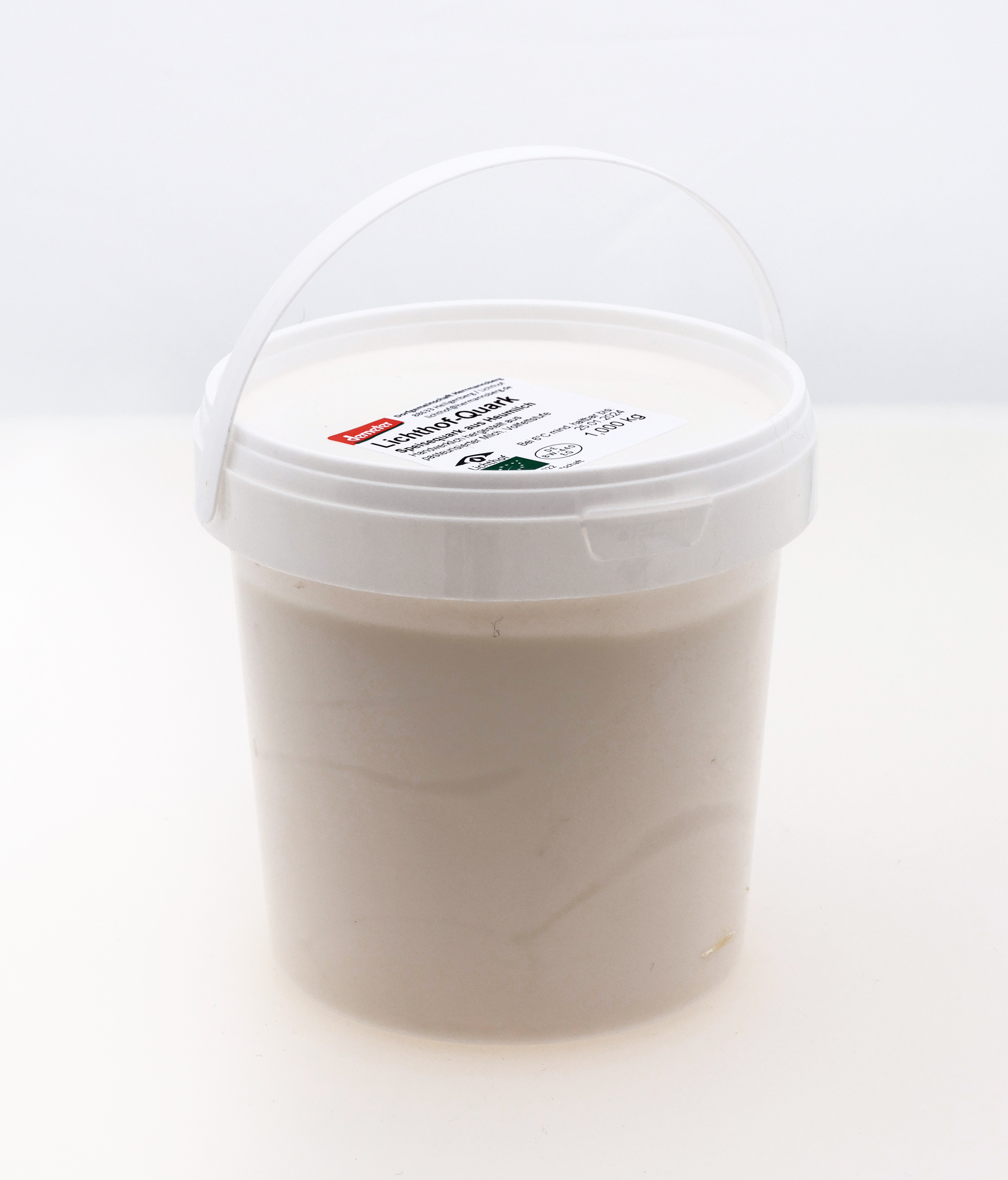 Ein Eimer mit Demeter Quark